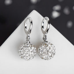 Серьги со стразами Шамбала сияние, белые в серебре