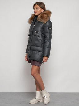 Куртка зимняя женская модная с мехом темно-серого цвета 132298TC - Visdeer фото 3