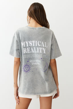 Ac?k Gri Kal?n Pamuklu Slogan Bask?l? Y?kamal? Oversize Kal?p Orme T-Shirt TWOSS24TS00200