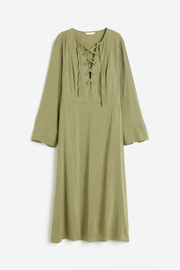 Vestido con detalle de cordon