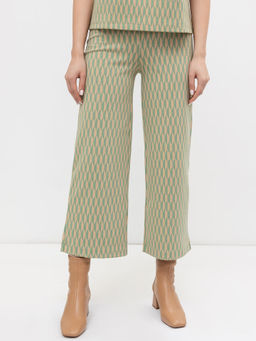 Брюки женские пыльно-зеленые с принтом в виде орнамента геометрия на шалфее 182446 - Mark formelle фото 2
