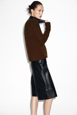 BERMUDA LARGA EFECTO PIEL / Negro - Zara фото 3