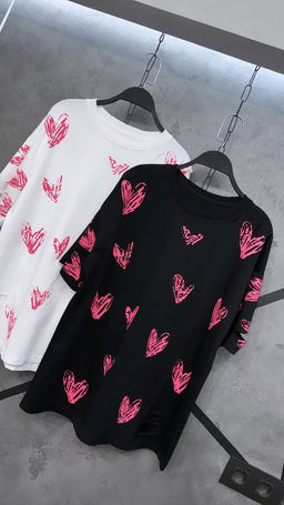 Трендовые футболки с сердечками в стиле Оверсайз