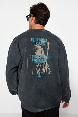 TRENDYOL MAN Antrasit Oversize/Genis Kesim %100 Pamuk Soluk Efektli Mistik Temal? Sweatshirt TMNAW24SW00189 - Trendyolmilla фото 3