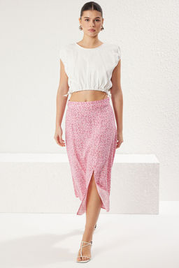 Ac?k Pembe Y?rtmac Detayl? Cicek Desenli Viskon Kumasl? Midi Dokuma Etek TWOSS20ET0230