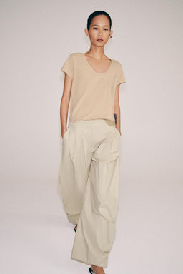CAMISETA ALGOD?N MANGA CORTA / Beige claro