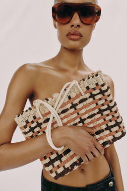 BOLSO MINI SHOPPER EFECTO TRENZADO / Marr?n