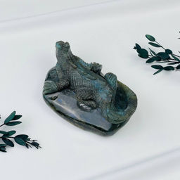 Фигурка резная "Игуана" из Лабрадора