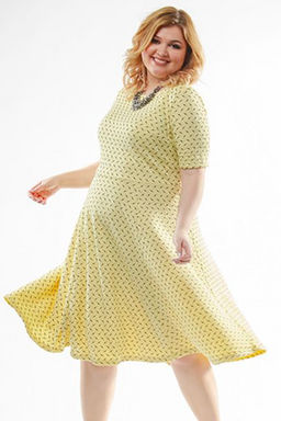 Стильное платье из фактурного трикотажа с мелким рисунком.