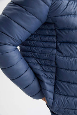 Водоотталкивающая куртка-пуховик с капюшоном и термоизоляцией Slim Fit - Defacto фото 5