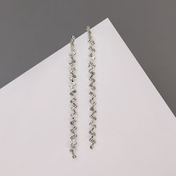 Серьги висячие со стразами Princess дорожка утончённая, белые в серебре,8 см