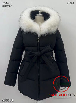 Женская тёплая зимняя куртка с мехом и поясом