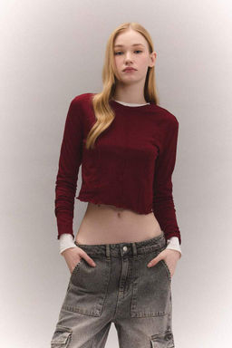 Классная приталенная футболка с длинными рукавами