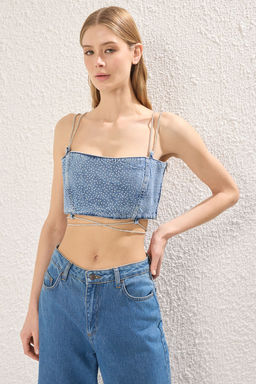Trendyolmilla Limited Edition Mavi Tasl? Baglamal? Crop Denim Bluz TWOSS25BZ00367