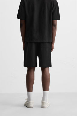 TEXTURED JOGGER BERMUDA SHORTS