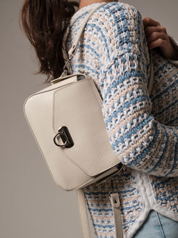 Сумка кожаная через плечо Azaro 3684 ванильное молоко