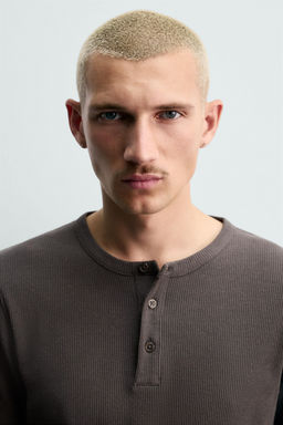 COTTON - HEMP BUTTON-NECK T-SHIRT - Zara фото 5