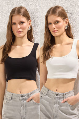 TRENDYOLMILLA Siyah-Beyaz Fitted/Vucuda Oturan Super Crop Esnek Orme Atlet TWOSS25AL00054