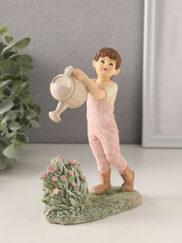 Фигурка полистоун «Малышка в комбинезоне, поливает из лейки цветы», 11.5×5×15 см