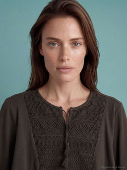 Ba?lamal? Yaka Nak??l? Bluz