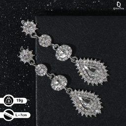 Серьги висячие со стразами Вечерние мадам, цвет белый в серебре, 7см