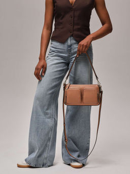 Сумка багет на плечо Deboro 31103 бежевая нуга