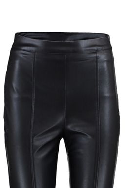 TRENDYOLMILLA Siyah Flare Ispanyol Paca Dokuma Suni Deri Pacas? Y?rtmac Detayl? Pantolon TWOAW23PL00056  фото 7