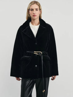 Куртка из бархата с поясом и акцентной деталью / Zarina фото 4