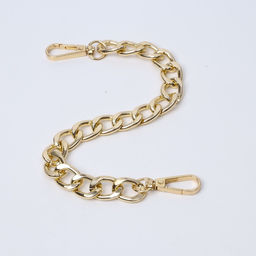 Цена за 3 шт. Цепочка для сумки, с карабинами, металлическая, плоская, 18?13 мм, 30 см, цвет золотой