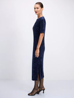 Бархатное платье миди с круглым вырезом / Zarina  фото 4