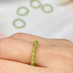 Кольцо на резинке из Хризолита 17 р.