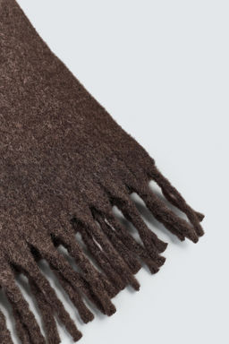 BRUSHED TEXTURED FRINGED SCARF - Zara фото 5