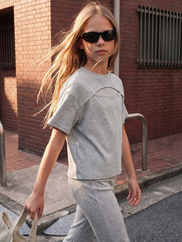 K?sa Kollu K?z ?ocuk Ti??rt ve Tayt