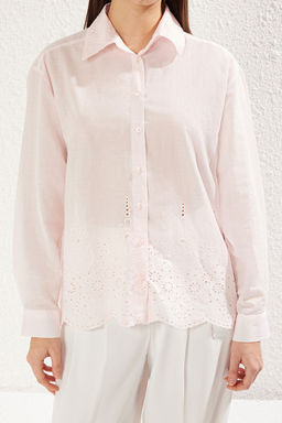 TRENDYOLMILLA Beyaz Yaka Ve Etek Ucu Nak?s Brode Detayl? Regular Normal Kal?p Dokuma Gomlek TWOSS25GO00034  фото 3