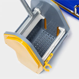 Тележка для уборки с вертикальным отжимом, два ведра по 25 л, на колёсах, хромированная рама