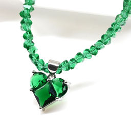 Бусы из циркона с подвеской Сердце, цвет изумруд, 42см