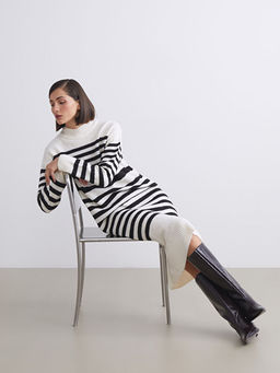 Yar?m Bal?k?? Yaka ?izgili Triko Elbise