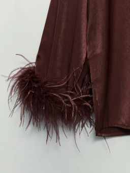 Блузка с английским воротником и перьями / Zarina