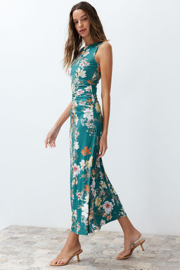 Yesil Cicekli Bask?l? Parlak Yuzeyli Kay?k Kaya Vucuda Oturan Esnek Orme Kalem Elbise TWOSS24EL00528