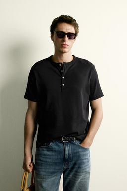 CAMISETA REGULAR FIT CUELLO PANADERO / Negro - Zara фото 2