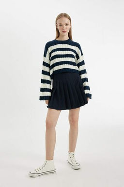 Женский укороченный трикотажный свитер стандартного кроя в полоску с круглым вырезом - Defacto фото 2