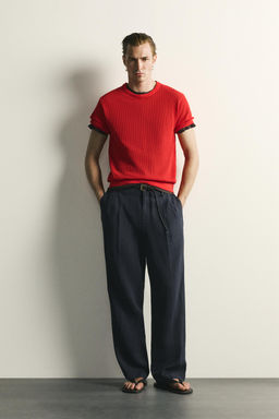 CAMISETA PUNTO ESTRUCTURA CALADOS / Rojo