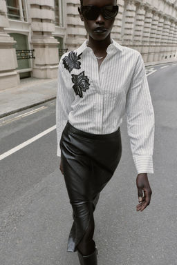 STRIPED SHIRT WITH LACE FLOWER