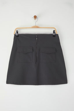 Trendyolmilla Antrasit Fermuarl? ve Cep Detayl? Can Kesim Mini Etek TWOSS25ET00150 фото 5