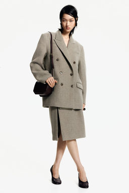 Falda con abertura delante