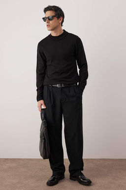 Siyah Slim Fit Dar Kesim Yar?m Bal?kc? Yaka Basic Kazak TMNAW21KZ0758