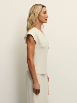 Струящийся топ на запах из фактурной ткани / Zarina фото 11