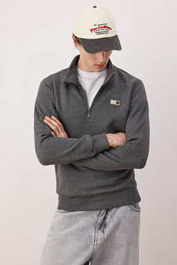 Gri Regular/Normal Kesim Dokulu Etiket Detayl_ Fermuarl_ Sweatshirt TMNAW26SW00062
