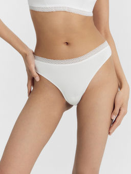 Цена за 2 штуки! Трусы женские бразилиана в белом цвете