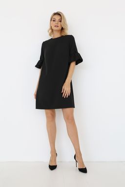 Платье прямое с воланами на рукавах